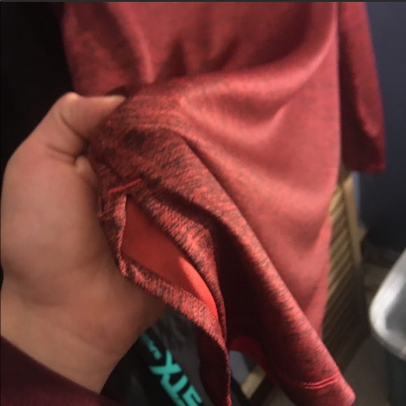 Red hooded light running nike sweatshirt - Picture 3 of 6